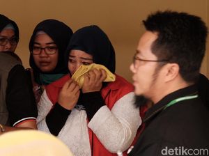 Dijenguk Dahnil hingga Dasco, 3 Emak PEPES Karawang Menangis Dijenguk Dahnil hingga Dasco, 3 Emak PEPES Karawang Menangis