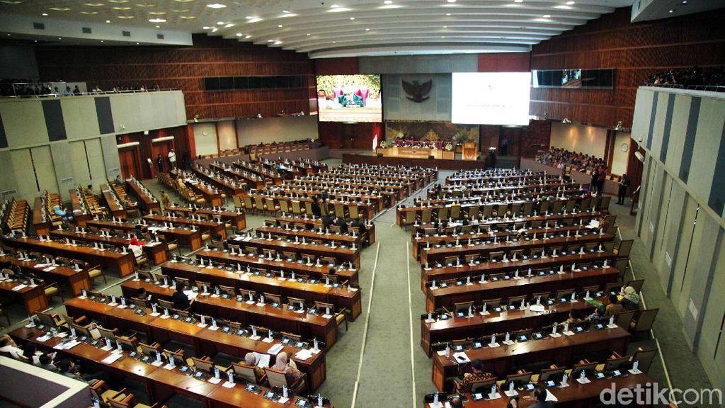Sepi, Paripurna DPR Hanya Dihadiri 85 Anggota Sepi, Paripurna DPR Hanya Dihadiri 85 Anggota