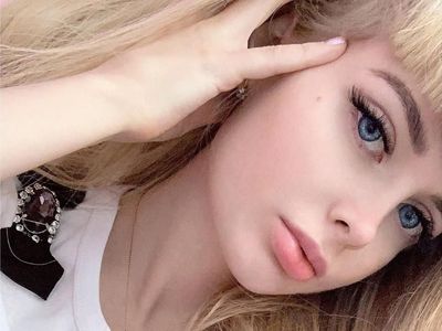 Foto: Wanita Barbie yang Dilarang Ortu Keluar Rumah Karena Terlalu Cantik