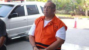 Ekspresi Eks Aspidum Agus Winoto Saat Diperiksa KPK