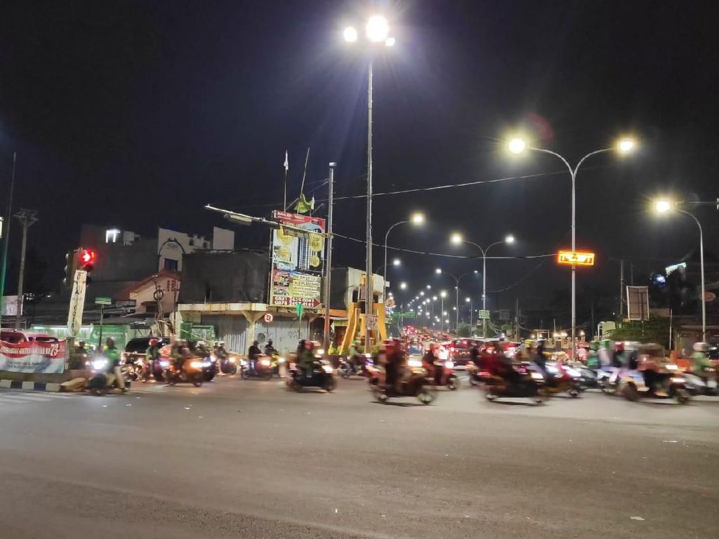 Bukan untuk Atasi Macet Apalagi Stres, Ini Fungsi Lagu di Lampu Merah Depok Bukan untuk Atasi Macet Apalagi Stres, Ini Fungsi Lagu di Lampu Merah Depok