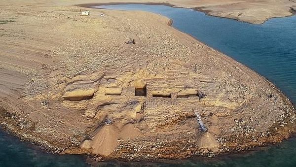 Foto: Sungai Surut, Muncul Istana Berusia 3.400 Tahun