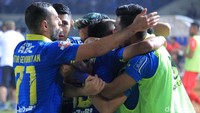 Di babak kedua, jual beli serangan berlanjut. Terus menekan, Persib ahirnya memecah kebuntuan di menit ke-69 dan 80 lewat Febri Hariyadi.