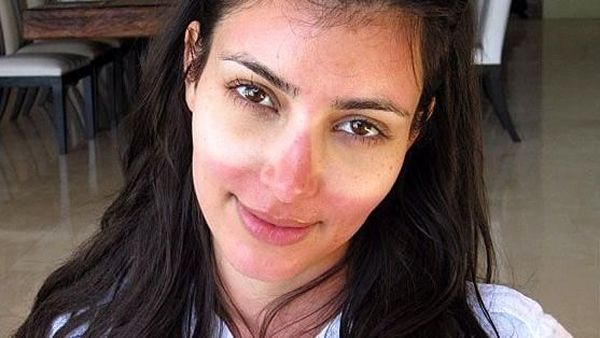 Foto 8 Artis yang Berani Pamer Wajah Jelek Saat Selfie