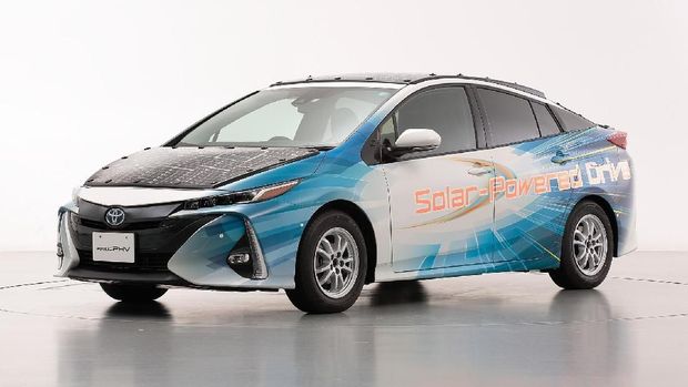 Toyota Tes Prius Berenergi Matahari