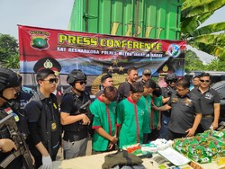 Ada Bekas Peluru-Ban Pecah, Begini Rupa Mobil 30 Kg Sabu yang Disergap Polisi