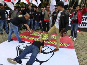 Aksi Pekerja JICT di Depan KPK