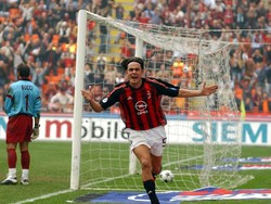 Eks striker AC Milan, Filippo Inzaghi, juga menjadi pilihan Pirlo dalam skuadnya. Pria berusia 47 tahun itu sukses di Juventus dan AC Milan, dan dikenal sebagai penyerang yang lihai meloloskan diri dari kawalan bek. (Foto: Grazia Neri/Getty Images)