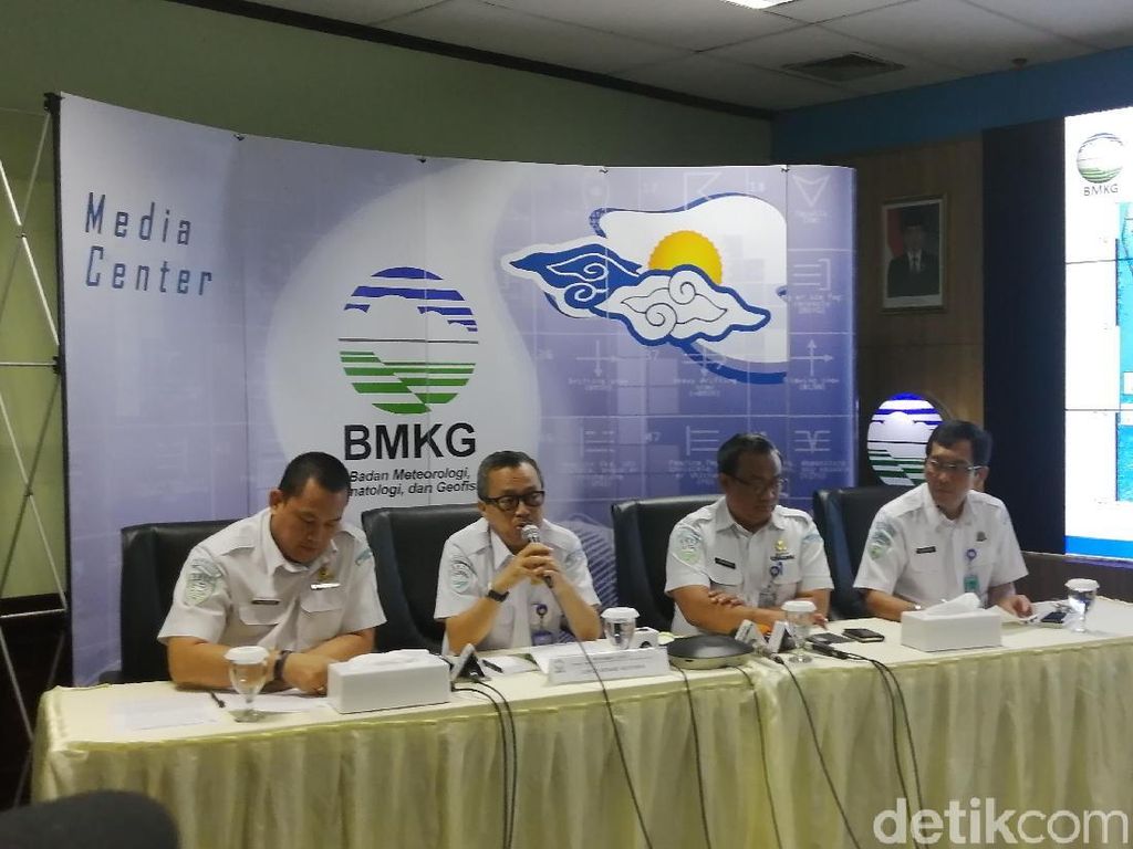 BMKG Imbau Warga Hindari Bangunan Rusak Akibat Gempa M 5,8 Bali BMKG Imbau Warga Hindari Bangunan Rusak Akibat Gempa M 5,8 Bali