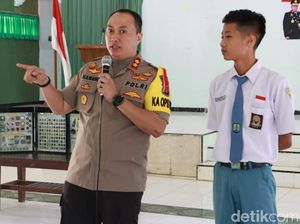 Hari Kedua Sekolah, Polres Tuban Sosialisasi Bahaya Narkoba ke Pelajar Hari Kedua Sekolah, Polres Tuban Sosialisasi Bahaya Narkoba ke Pelajar