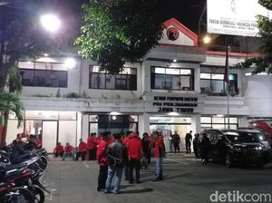 PAC se-Surabaya Datangi Kantor PDIP Jatim Tunggu Hasil Konfercab Lanjutan PAC se-Surabaya Datangi Kantor PDIP Jatim Tunggu Hasil Konfercab Lanjutan