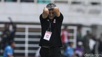 Sementara ini ekspresi kekecewaan pelatih Persija, Julio Banuelos.