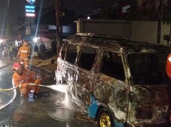 Korsleting, Angkot Jurusan Pondok Labu Terbakar di Fatmawati