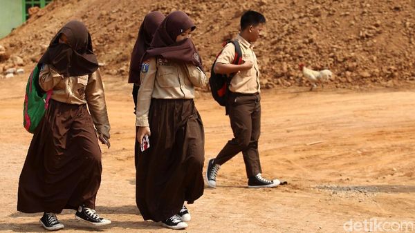 Berjibaku Melawan Debu Demi Menuntut Ilmu