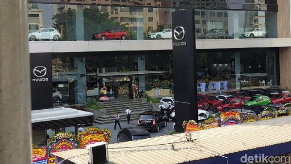 Diler Wah Mazda di Simprug Mirip dengan di Jepang