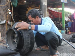 Cerita Tukang Tambal Ban Naik Haji Setelah 15 Tahun Nabung di Bawah Kasur Cerita Tukang Tambal Ban Naik Haji Setelah 15 Tahun Nabung di Bawah Kasur