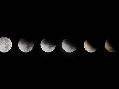 Potret Gerhana Bulan dari Langit Padang hingga Bekasi