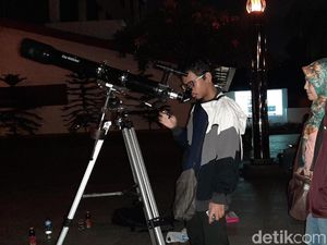 Saksikan Gerhana Bulan, Warga Datangi Planetarium Jakarta Saksikan Gerhana Bulan, Warga Datangi Planetarium Jakarta