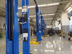 Melihat Isi Diler Mazda Termewah di Indonesia