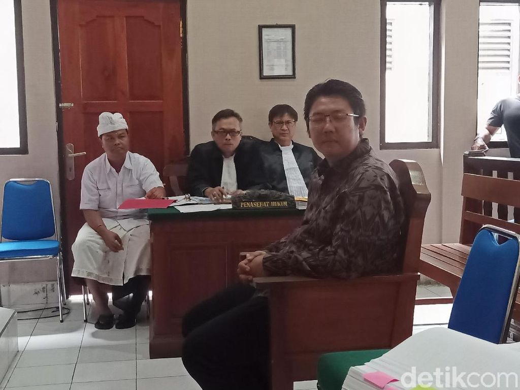 Putra Kandung Bantah Eks Bos Kadin Bali Anak Angkat Mangku Pastika Putra Kandung Bantah Eks Bos Kadin Bali Anak Angkat Mangku Pastika