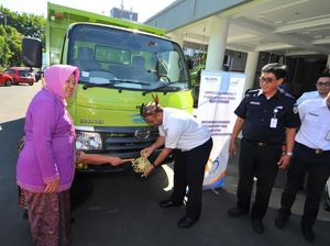 Pemkot Surabaya Dapat Hibah Dump Truk dari PT KAI Pemkot Surabaya Dapat Hibah Dump Truk dari PT KAI