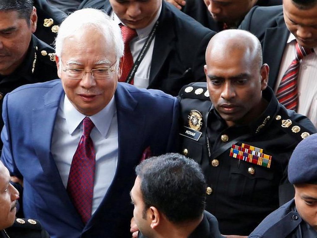 Disebut Habiskan Rp 11 M Sehari untuk Beli Perhiasan, Ini Kata Najib Razak Disebut Habiskan Rp 11 M Sehari untuk Beli Perhiasan, Ini Kata Najib Razak