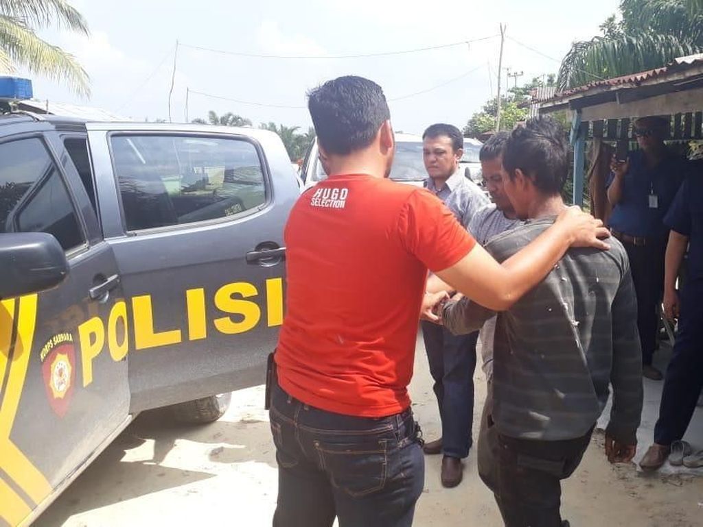 Polisi Tangkap 4 Pencuri Minyak Mentah di Riau Polisi Tangkap 4 Pencuri Minyak Mentah di Riau