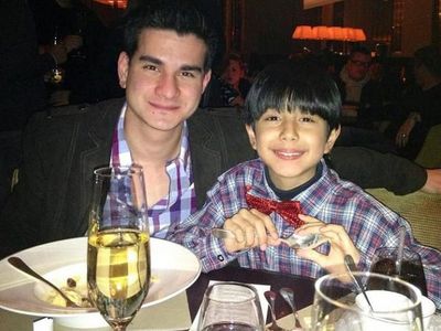Sebelum Dipenjara, Ini Momen Makan Steve Emmanuel Bersama Anaknya