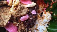 Sarapan Nasi Gurih dari Serambi Mekkah yang Komplet Lauknya