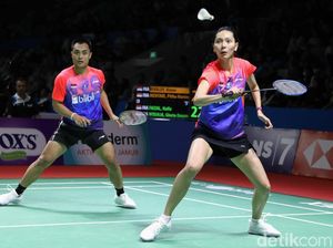 Usai Dicoret dari Pelatnas, Gloria Unjuk Gigi Sama Pemain Muda PB Djarum Usai Dicoret dari Pelatnas, Gloria Unjuk Gigi Sama Pemain Muda PB Djarum