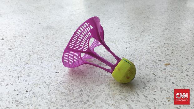 Shuttlecock yang digunakan di AirBadminton.
