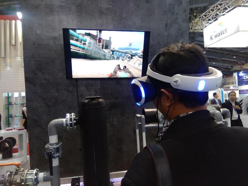 Serunya Nge-Game VR Sambil Belajar soal Pipa di Indowater 2019