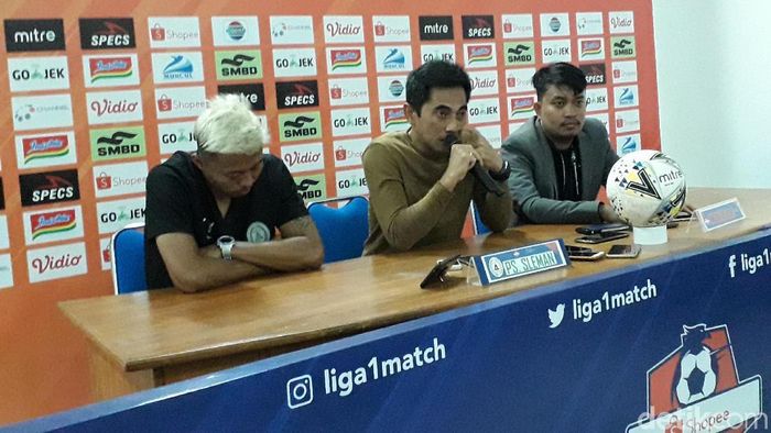 Pelatih PSS Sleman Seto Nurdiantoro memberi keterangan pers usai timnya kalah 1-3 dari PSIS Semarang. (Foto: Ristu Hanafi/detikSport) Pelatih PSS Sleman Seto Nurdiantoro memberi keterangan pers usai timnya kalah 1-3 dari PSIS Semarang. (Foto: Ristu Hanafi/detikSport)