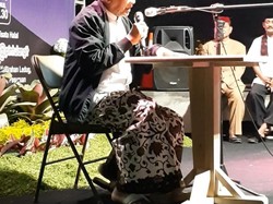 Di Tengah Hawa Dingin Pintu Langit, Tiga Seniman Besar Ini Bacakan Puisi