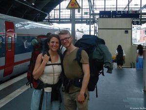 Cinta Lingkungan, Pasangan Ini Pergi dari Eropa ke Australia Tanpa Pesawat