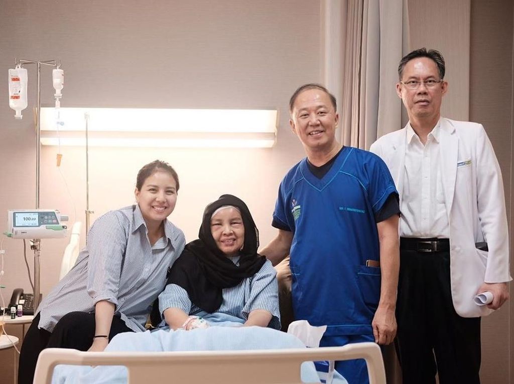 Diawali Sakit Kepala, Ibunda Artis Tya Ariestya Cerita Alami Tumor Otak Diawali Sakit Kepala, Ibunda Artis Tya Ariestya Cerita Alami Tumor Otak