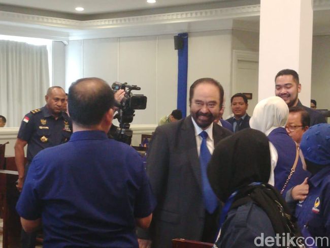 Paloh Pastikan PDIP hingga PKS Diundang ke Penutupan Kongres NasDem Paloh Pastikan PDIP hingga PKS Diundang ke Penutupan Kongres NasDem