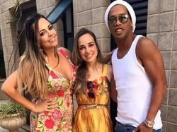 5 Skandal Ronaldinho, Hampir Bangkrut karena Cewek
