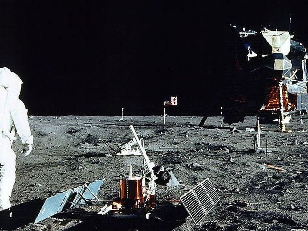 Bukti Foto Ini Patahkan Teori Konspirasi Pendaratan Astronot AS ke Bulan Bukti Foto Ini Patahkan Teori Konspirasi Pendaratan Astronot AS ke Bulan