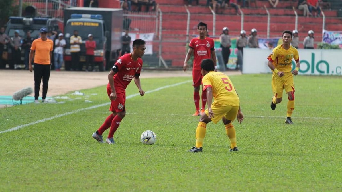 Pemain Semen Padang ditaklukkan Bhayangkara FC. (Foto: Jeka Kampai/detikcom)