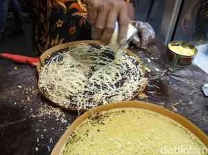 Menjajal Martabak Klasik, Sudah Ada Sejak 1981! Menjajal Martabak Klasik, Sudah Ada Sejak 1981!