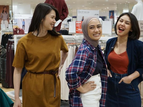 Tampilkan Sisi Feminin Lewat Gaya Kasual Maupun Formal