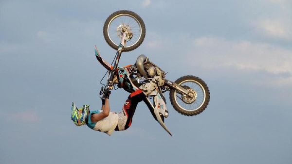 Melihat Lagi Aksi Roda Gila Motocross MXGP