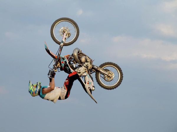 Melihat Lagi Aksi Roda Gila Motocross MXGP
