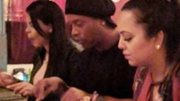 Beatriz dan Priscilla bersama-sama tinggal dengan Ronaldinho di sebuah rumah mewah di Rio. Pada suatu waktu, Beatriz dan Priscilla bersamaan diajak Ronaldinho melalukan perjalanan ke Jerman lalu mereka mempostingnya di Instagram.(Instagram)