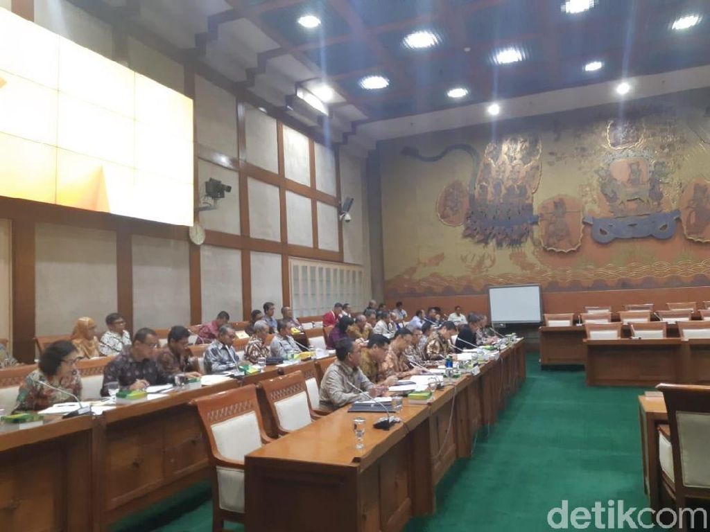 Rapat Bareng DPR, Menperin Ditanya Peredaran Baja Abal-abal Rapat Bareng DPR, Menperin Ditanya Peredaran Baja Abal-abal