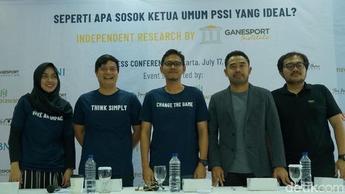 Ganesport merilis hasil survei tentang kriteria ketua umum PSSI menjelang KBL 27 Juli. (Femi Diah/detikSport) Ganesport merilis hasil survei tentang kriteria ketua umum PSSI menjelang KBL 27 Juli. (Femi Diah/detikSport)
