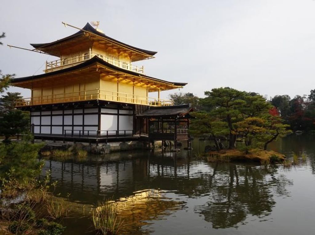 Kuil Berlapis Emas di Jepang, Cantik Banget Kuil Berlapis Emas di Jepang, Cantik Banget