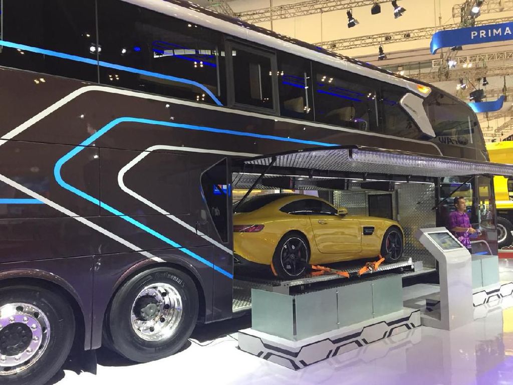 Keren Banget! Perut Bus Ini Muat Mobil Sport Keren Banget! Perut Bus Ini Muat Mobil Sport