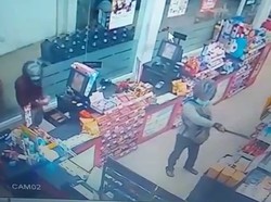 Dua Perampok yang Satroni Minimarket di Surabaya Tertangkap